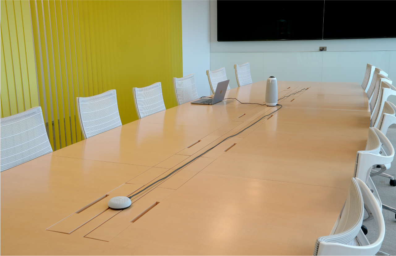 10～18人の会議室に本製品を置いた画像