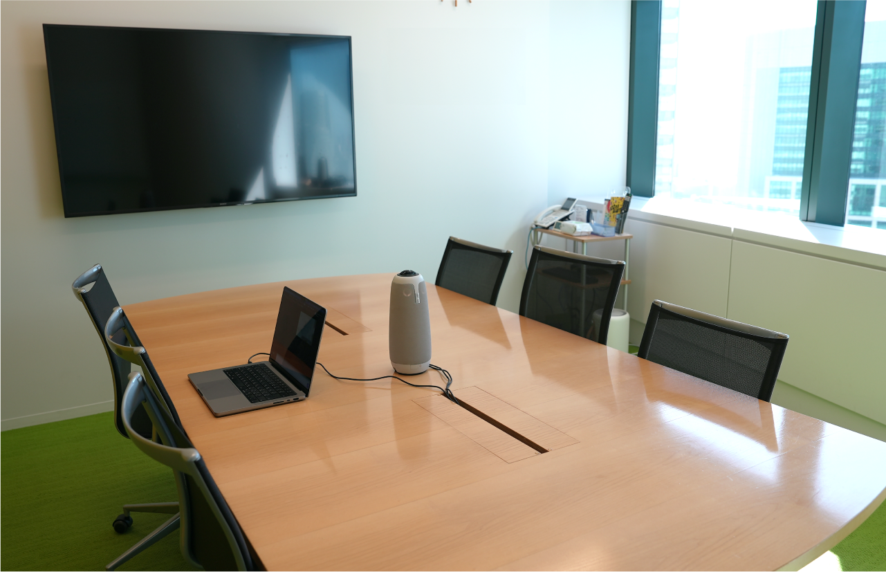 2～10人の会議室に本製品を置いた画像